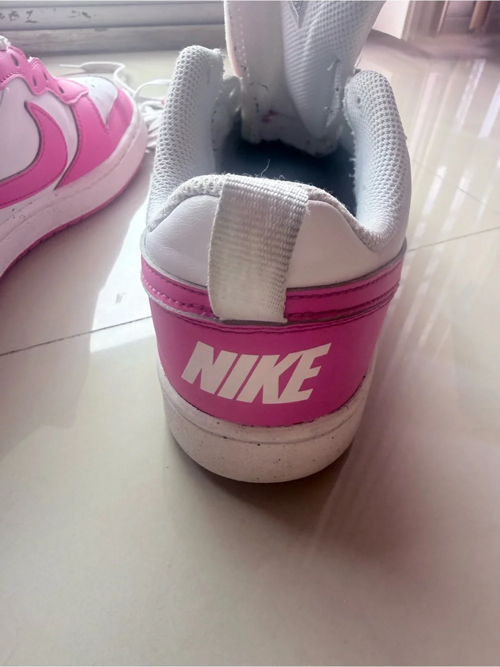 Nike Kids White and Pink Low-Top Sneakers